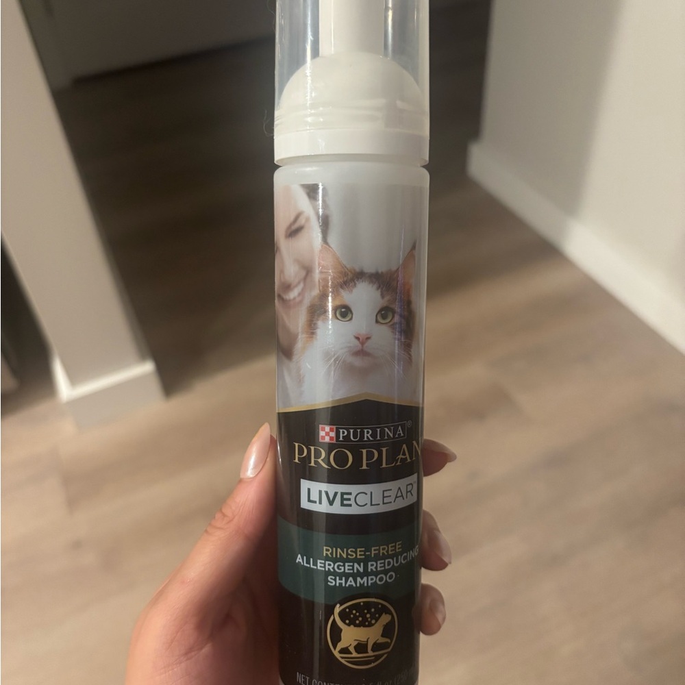Purina Pro Plan LiveClear Rinse-Free Allergen Reducing Cat Shampoo